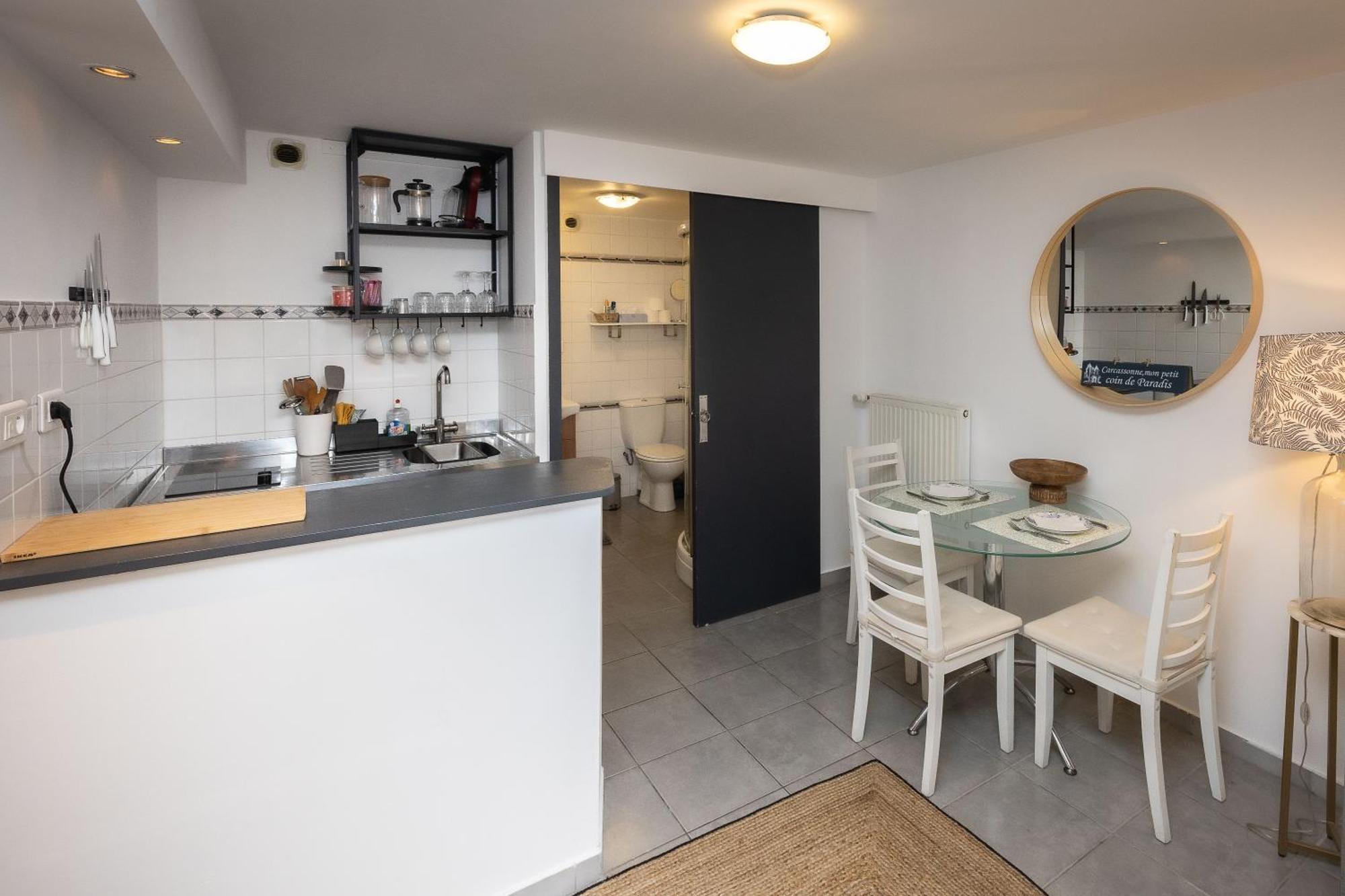 Salut Le Petit Apartment